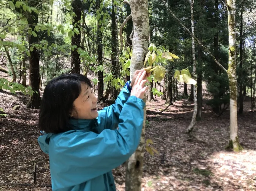 この植物の匂いって一体なに？ 素朴な疑問から始めて、真相に迫っていく塩尻教授の研究スタイル